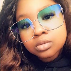 Meet your Posher, Ebony